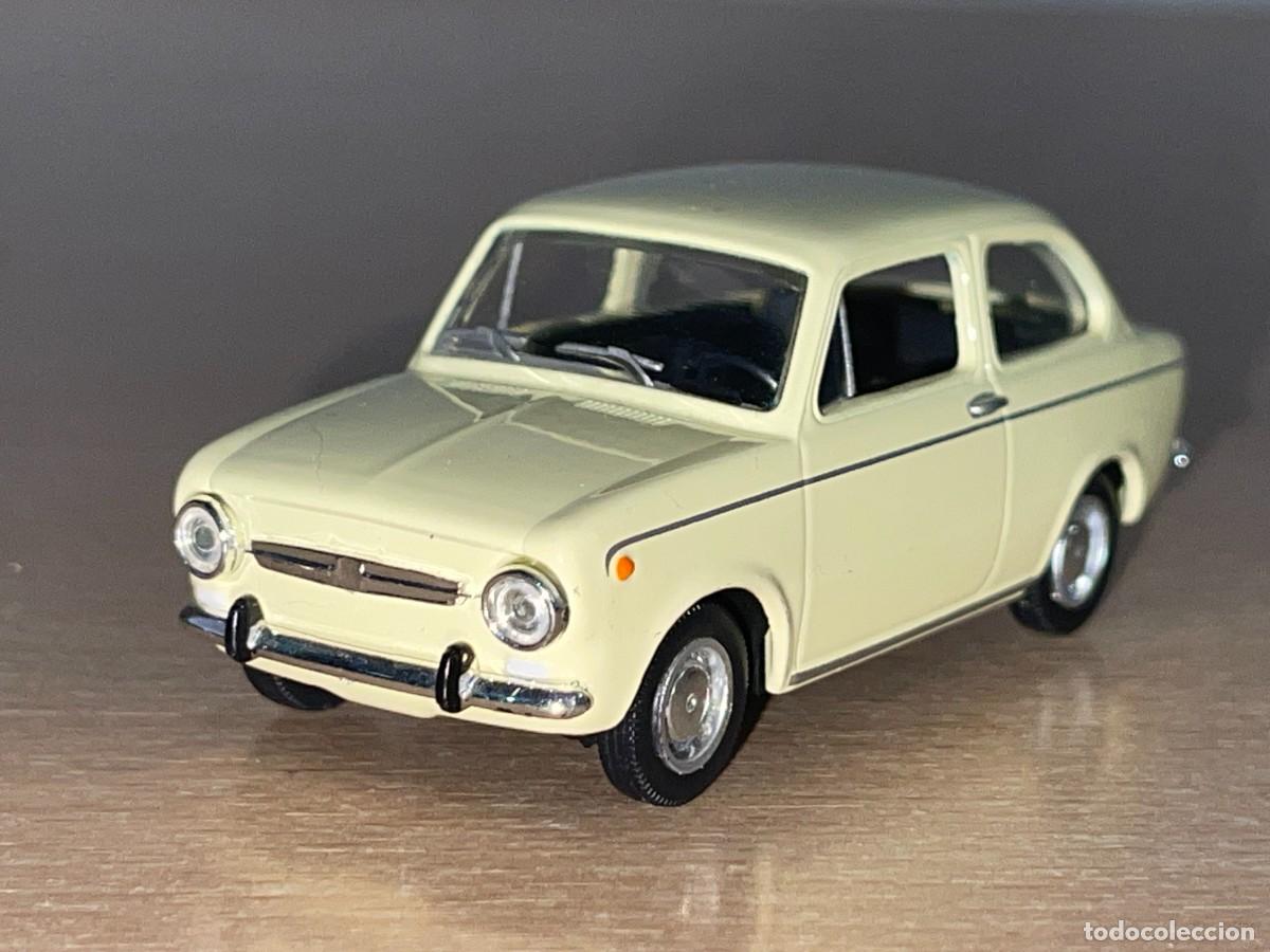 Coches a escala: Coche Solido FIAT 850 (1969) amarillo claro 1:43 die-cast metal car 1/43 seat 850