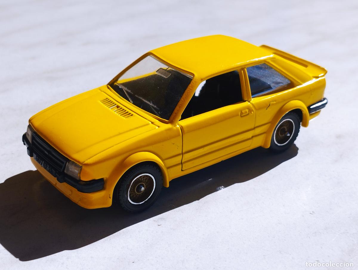Coches a escala: FORD ESCORT XR3 AMARILLO DE SOLIDO SERIE 1300 1,43 MUY BUENO