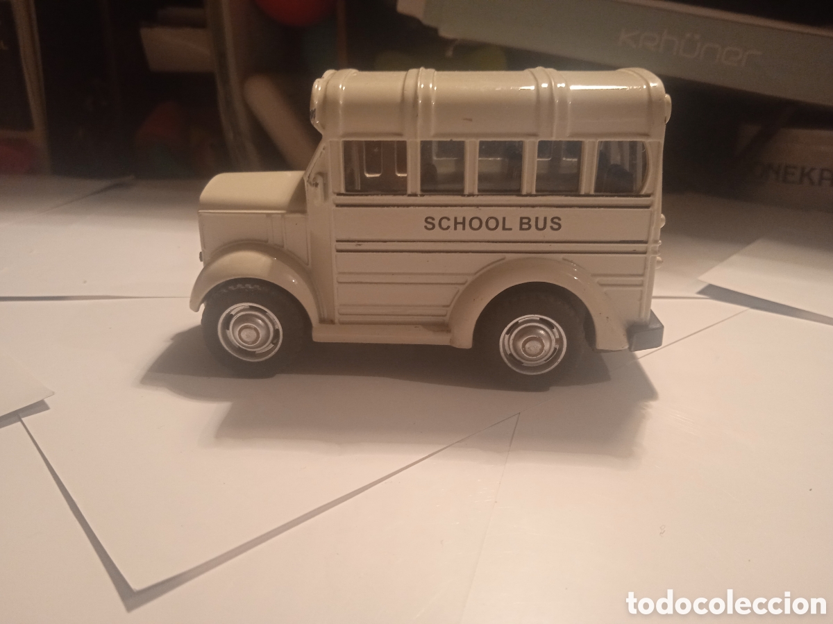 Coches a escala: BUS ESCOLAR SCHOOL DE METAL