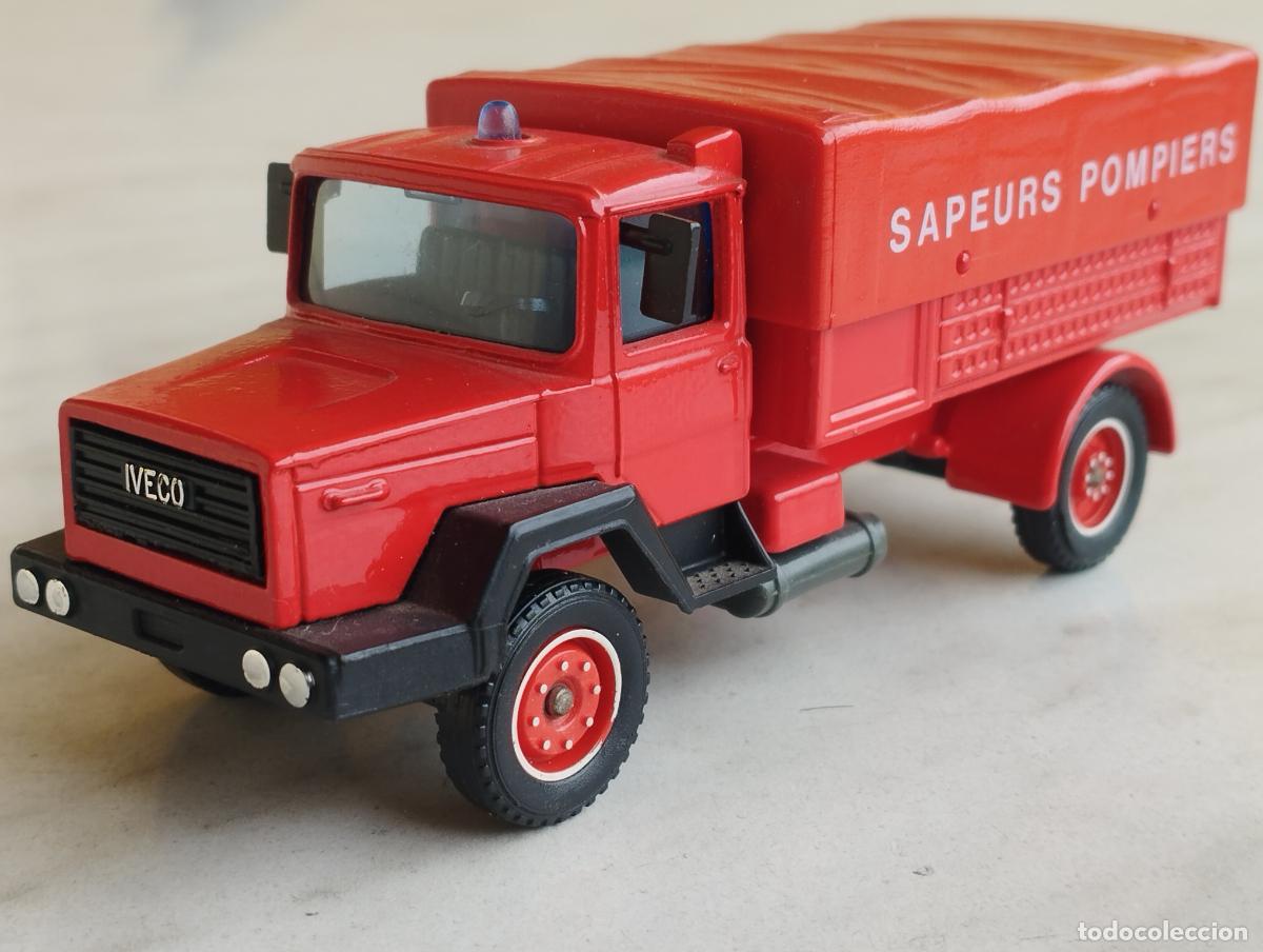 Coches a escala: CAMION IVECO 330-30 TROMPA DE VACA FIRE TRUCK DE SOLIDO