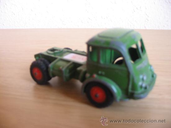 Voitures &agrave; l'&eacute;chelle: (D-3) TRACTORA RENAULT CJ MADE IN FRANCE