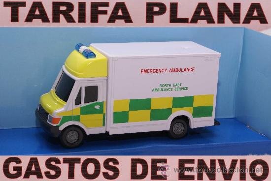 Auto in scala: AMBULANCIA NORTH EAST AMBULANCE SERVICE EMERGENCIE AMBULANCE ESCALA 1:43 DE HONGWELL EN SU CAJA