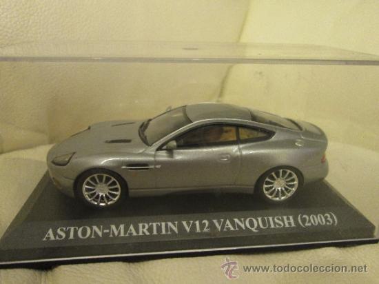 Voitures &agrave; l'&eacute;chelle: Aston Martin V12 en su urna