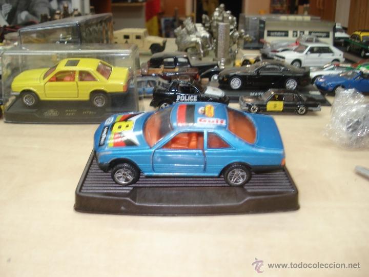 Auto in scala: Guisval-Mercedes 500 SEC con base expositora.1/43
