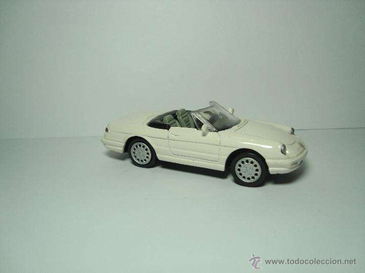Modellautos: ALFA ROMEO SPIDER DE 1989 DE NEW RAY 1,43