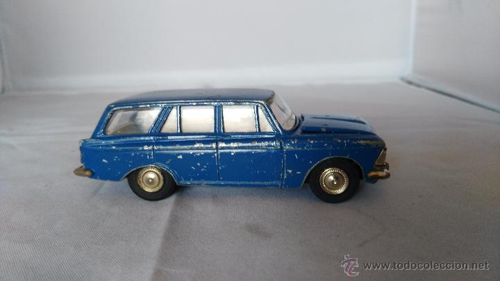 Coches a escala: antiguo coche extranjero