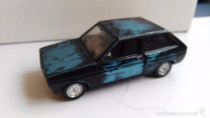 Auto in scala: coche ford fiesta mira