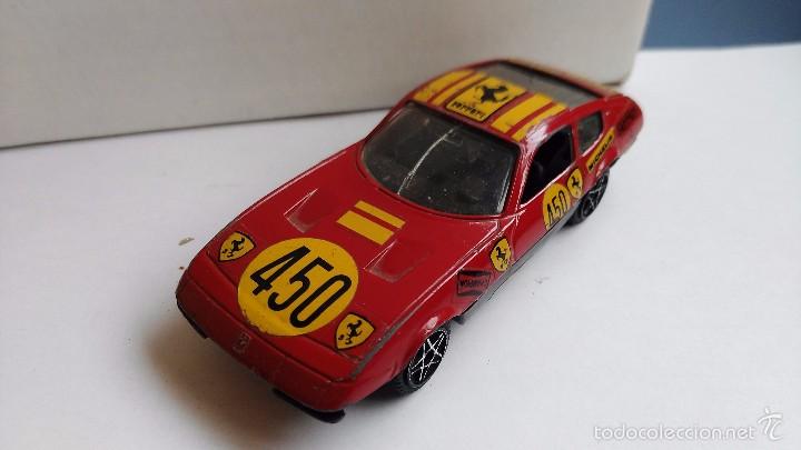 Auto in scala: coche poliestil ferrari