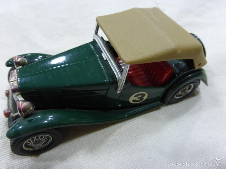 Auto in scala: ANTIGUO COCHE A ESCALA Matchbox 1945 lesney products Y-8 MGTC a&ntilde;o 1977.