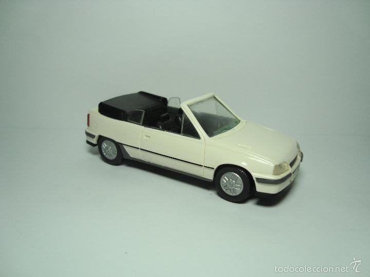 Carros em escala: OPEL KADETT GSI CABRIO DE LA MARCA GAMA 1,43 MUY BUENO