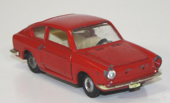 Auto in scala: FIAT 850 COUPE EN METAL. POLITOYS, 1/43. REF 517. MADE IN ITALY. CIRCA 1960.
