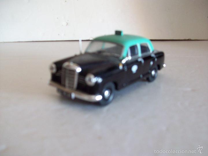 Coches a escala: Altaya/ Mercedes 180 (taxi de Lisboa) - Escala 1:43. /En metal