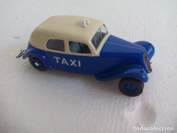 Coches a escala: Citroen 11 Saigon Taxi. Escala 1/43. Altaya. Coche miniatura