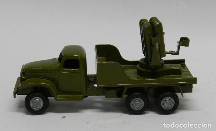 Auto in scala: ANTIGUO CAMION MILITAR CON LANZAMISILES DE LA CASA FRANCESA FJ, BUEN ESTADO.
