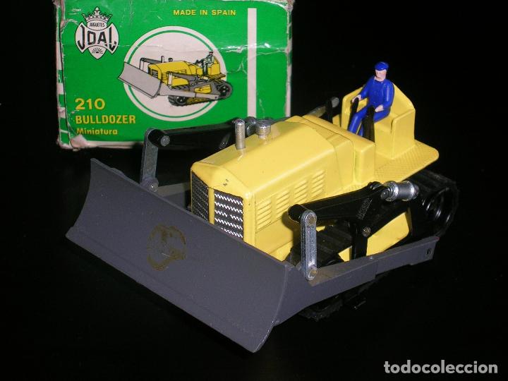 Auto in scala: Bulldozer Massey Harris ref. 210 fabricado en metal, esc. aprox. 1/43, Joal a&ntilde;os 70. A estrenar.