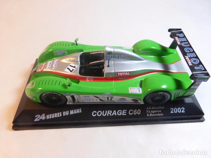 Auto in scala: COURAGE C60 2002 . ALTAYA . COCHES 24 HEURES DU MANS. BLISTER ORIGINAL. NOMBRE PILOTOS EN PEANA.