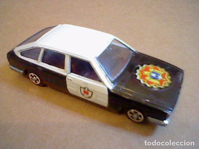 Coches a escala: chrysler 150 gls policia ref 142 Mira falta rueda