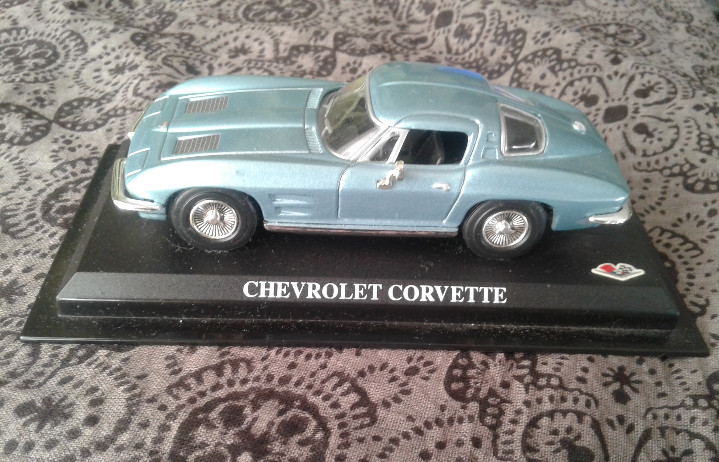 Coche Miniatura de Colección - Chevrolet Corvette 1/43 - Metal con Expositor