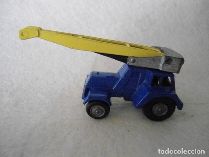 Coches a escala: PEQUE&Ntilde;A GRUA DE GUISVAL METALICA