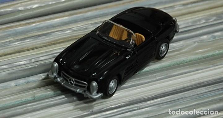 Model Cars: LMV - Mercedes 300 SL, color negro, decapotable, escala 1:43