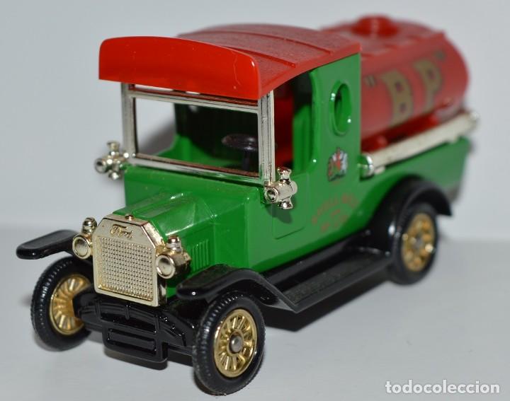 Carros em escala: Colecci&oacute;n Camiones de Anta&ntilde;o - Corgi - Ford T Tanker - BP