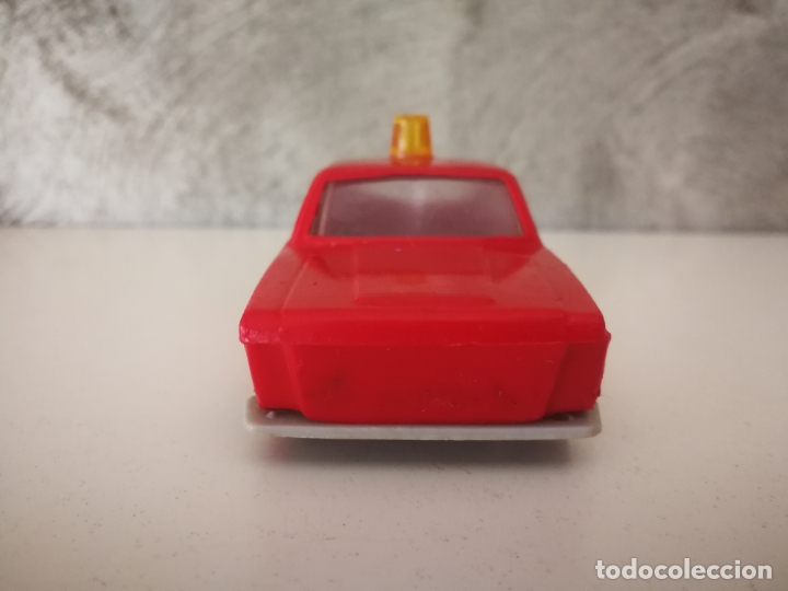Coches a escala: ANTIGUO COCHE DE PL&Aacute;STICO DURO - Foto 2