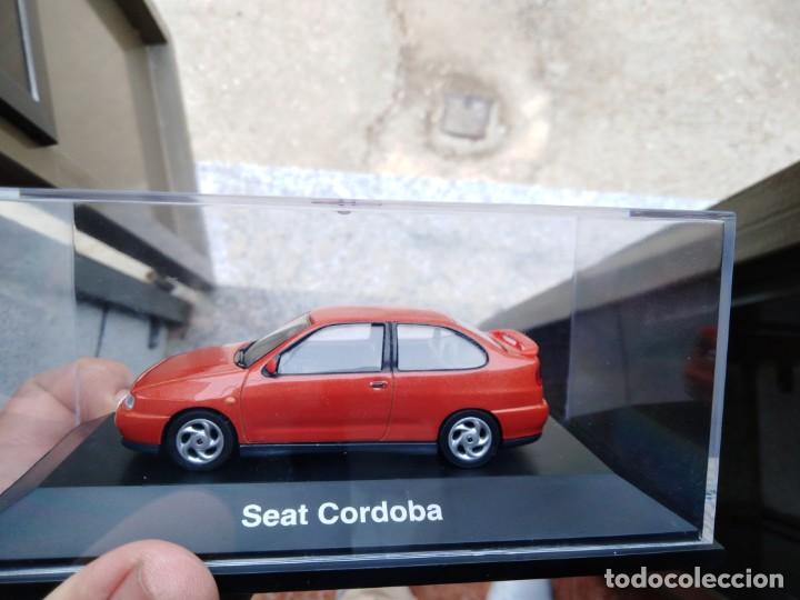 Voitures &agrave; l'&eacute;chelle: seat cordoba II sx en rojo escala 1 43 nuevo a extrenar en caja expositora.