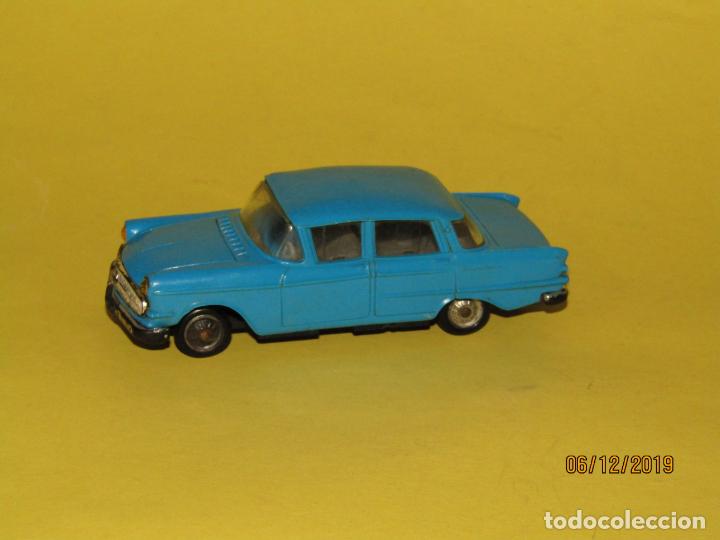 Coche 1956 Del Vintage De Opel Kapitan Fotografía editorial - Imagen de