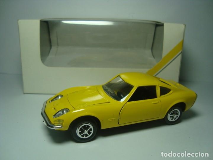 Voitures &agrave; l'&eacute;chelle: OPEL GT DE LA MARCA GAMA 1,43 NUEVO EN SU CAJA