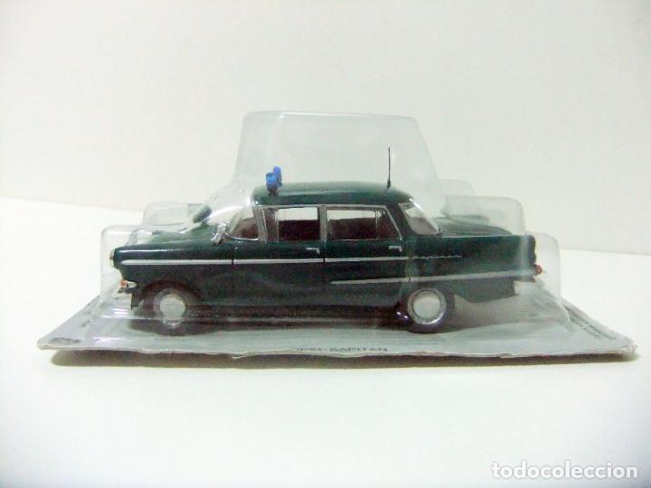 Auto in scala: OPEL KAPITAN POLIZEI 1960 - IXO / IST DE AGOSTINI POLSKA POLONIA ESCALA 1:43 COCHE POLIC&Iacute;A ALEMANA