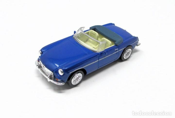 Coches a escala: MGB 1967 de New ray.