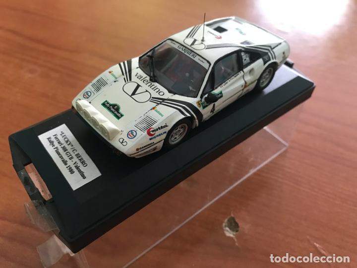 Carros em escala: FERRAR 308 GTB SABA VITESSE VALENTINO RALLYE PIANCAVALLO 1980 LUCKY C.BERRO 1:43 EN CAJA METACRILATO