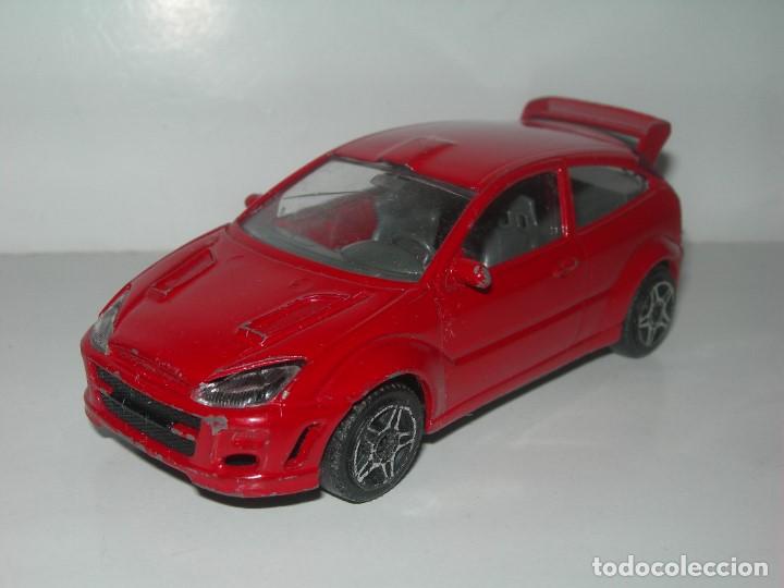 Coches a escala: COCHE FORD FOCUS ROJO A ESCALA 1/43 FABRICADO POR BURAGO - MADE IN ITALY -