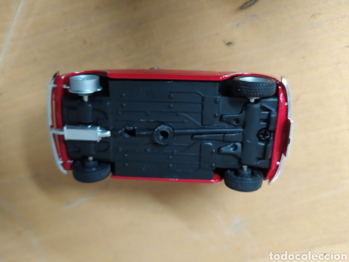 Model Cars: Mini rojo techo negro 1/43 volante izquierda