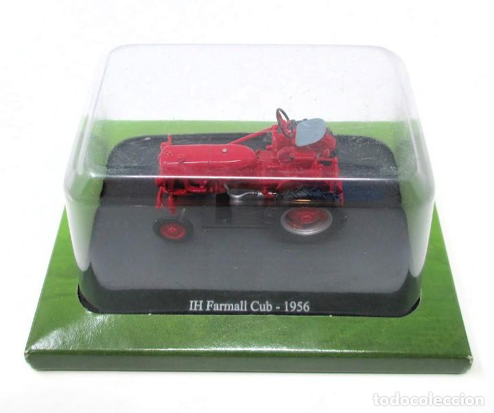 Voitures &agrave; l'&eacute;chelle: Tractor IH Farmall Cub de 1956.