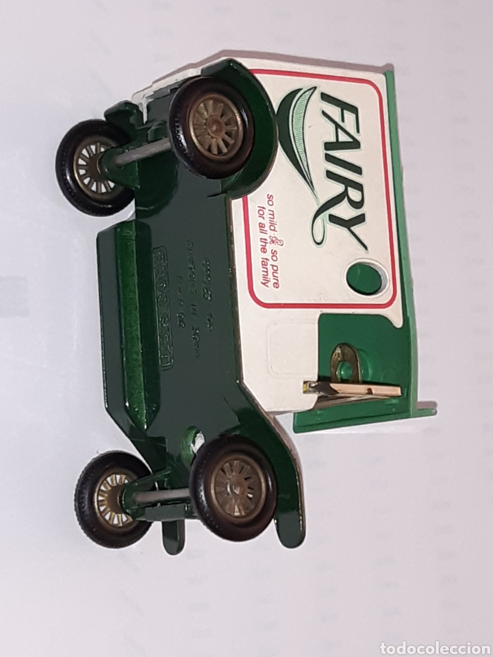 Auto in scala: DAYS GONE by Lledo, Camioneta reparto FAIRY, 7 CMS LARGO, 3,5 CMS ANCHO 5 CMS ALTURA.Metal.