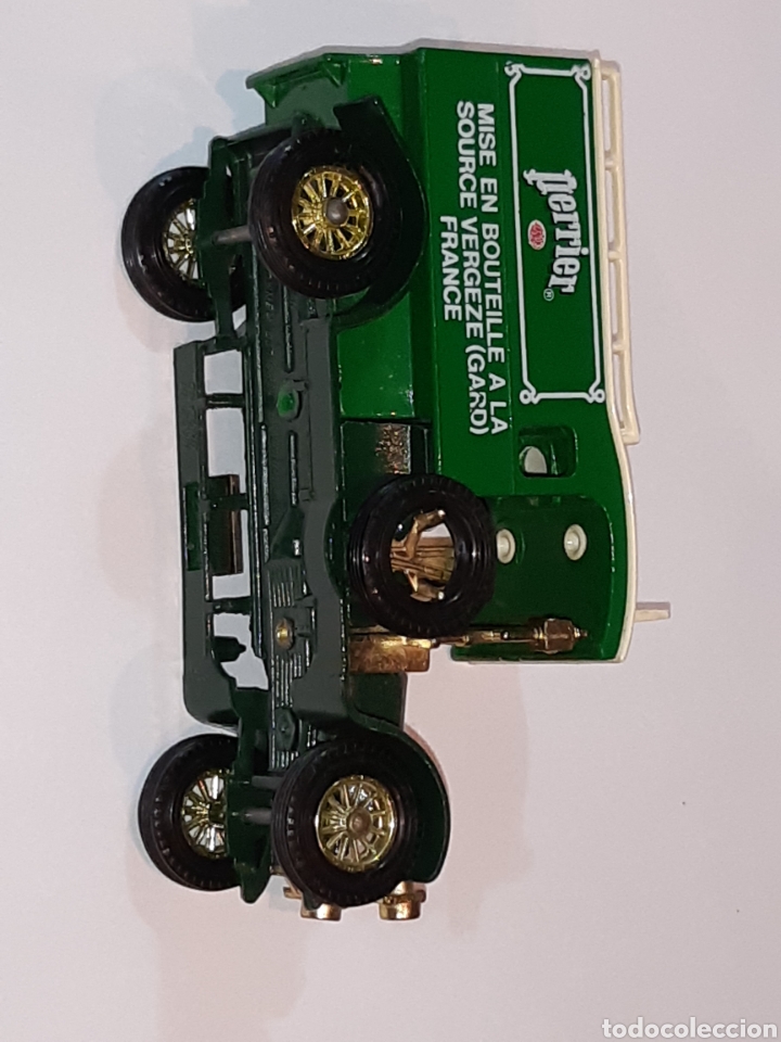 Auto in scala: MATCHBOX Models of Yesteryear, metal, 1/43, camioneta RENAULT &rdquo;Perrier&rdquo;, nueva, solo expuesta.