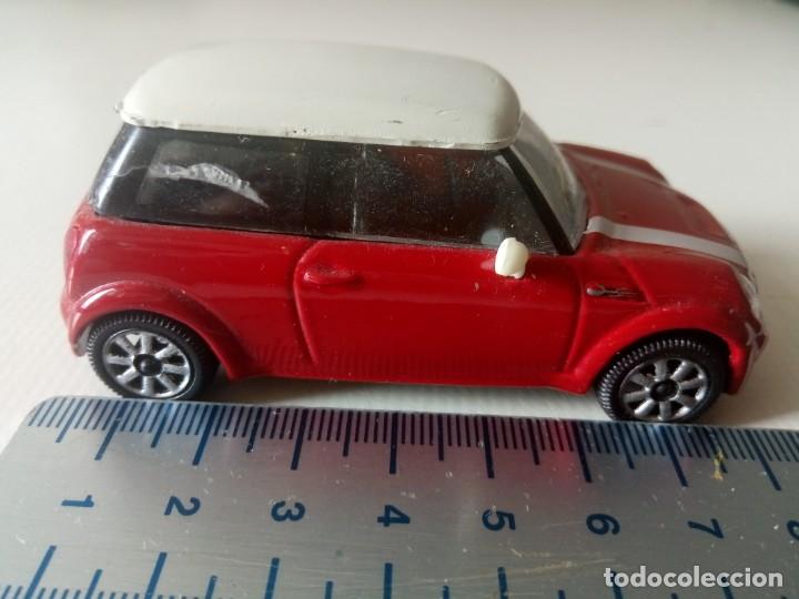 Coches a escala: mini cooper s rojo de burago escala 1/43 china una raja en un cristal