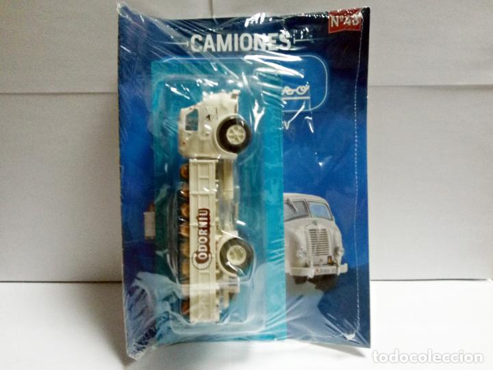 Auto in scala: CAMI&Oacute;N PEGASO Z-202 125 CV CODORNIU 1950 SALVAT ESCALA 1:43 DIESEL GASOIL BODEGA CAVA BARCELONA Z202