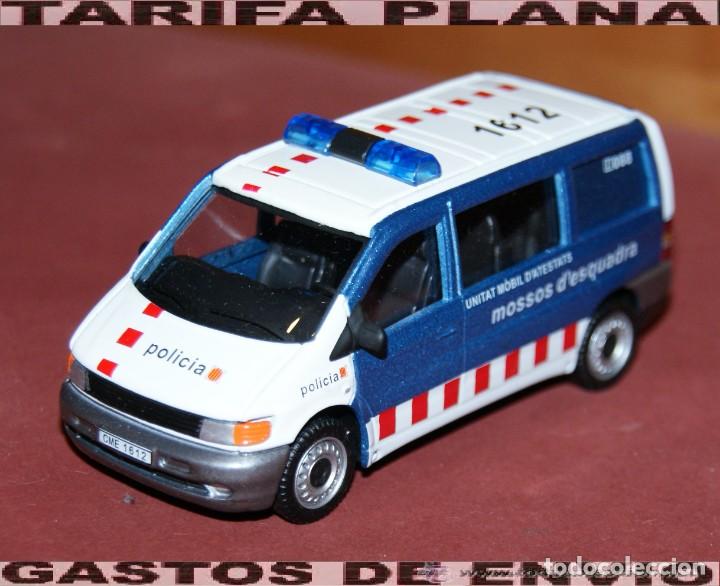 Auto in scala: UNIDAD MOVIL DE LOS mossos squadra ESCALA 1:43 DE HONGWELL EN CAJA no original