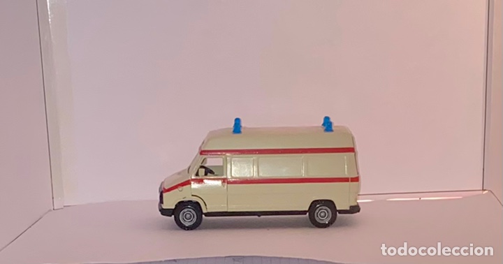 Auto in scala: Ambulancia NZG N-310. 1/43 Made in Germany