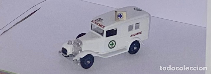 Auto in scala: Ambulancia Blicor Ford 1932. 1/43