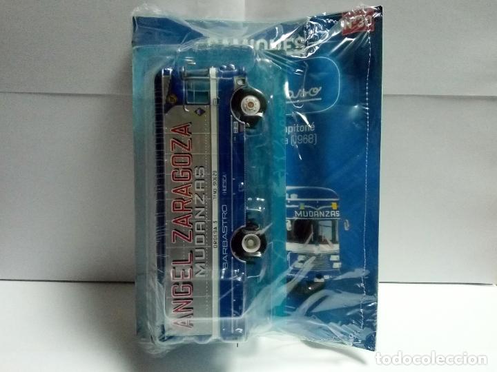 Auto in scala: CAMI&Oacute;N PEGASO 1095 LDR CAPITON&Eacute; MUDANZAS A. ZARAGOZA 1968 - SALVAT 1:43 - BARBASTRO MATR&Iacute;CULA HUESCA