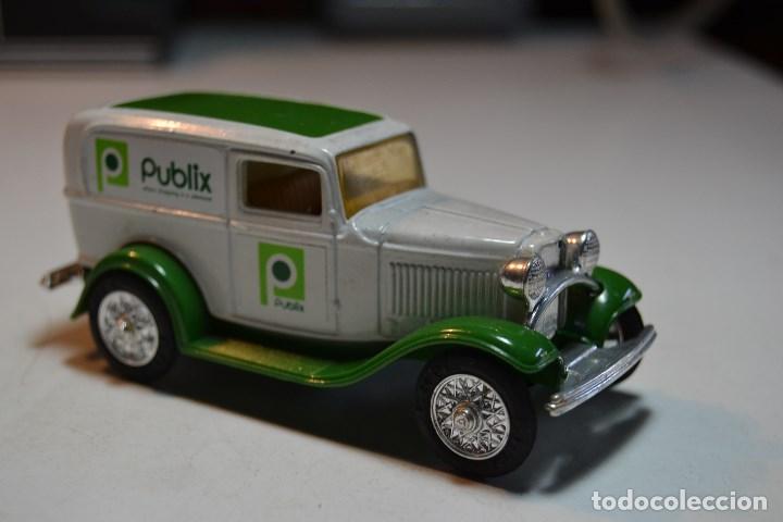 Voitures &agrave; l'&eacute;chelle: 1:43 ERTL 1932 FORD PANEL DELIVERY TRUCK