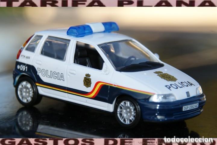 Coches a escala: FIAT PUNTO POLICIA NACIONAL DEFECTO FALTA EL ESPEJO RETROVISOR DERECHO ESCALA 1:43 DE HONGWELL EN CA