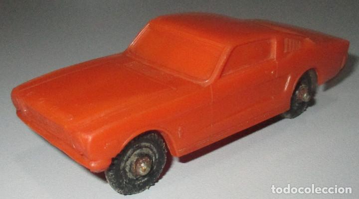 Auto in scala: FORD MUSTANG, de NP, esc. 1/43, pl&aacute;stico, made in Germany