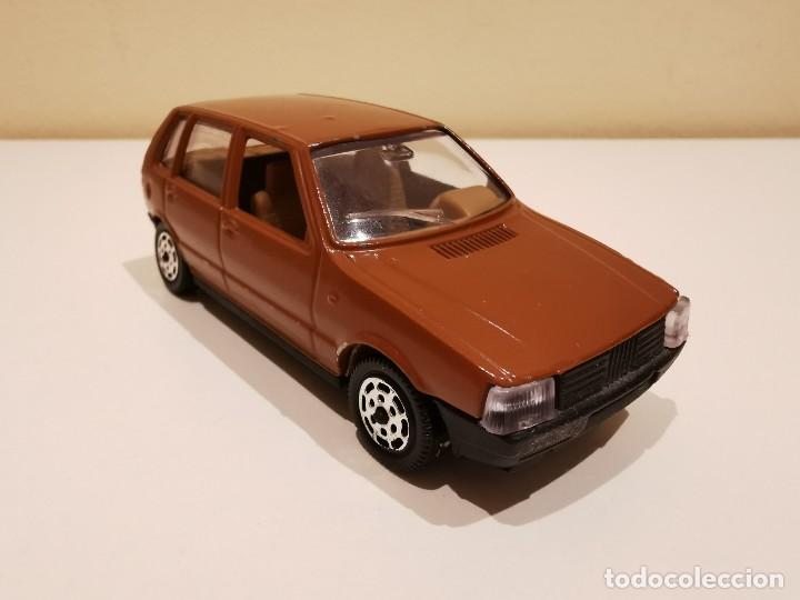 Model Cars: Fiat Uno 1/43 HotWheels