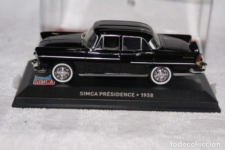 Auto in scala: COCHE SIMCA PRESIDENCE 1958