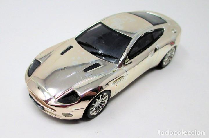 Auto in scala: Aston Martin Vanquish - Escala 1/43 Ba&ntilde;ado de plata