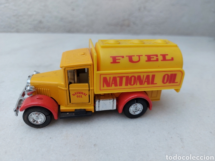 Auto in scala: Furgoneta retroficcion fuel national oil 1:43